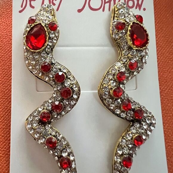 🐍 Betsey Johnson sparking red ruby crystal embellished snake earrings 🐍 - Picture 2 of 3